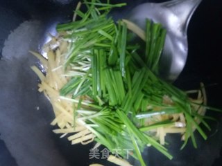 韭菜炒土豆丝的做法步骤：4