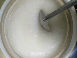 芹菜鸡肉咸粥的做法步骤：1