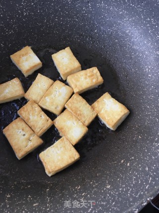 “白菜”白菜豆腐粉丝虾煲的做法步骤：1