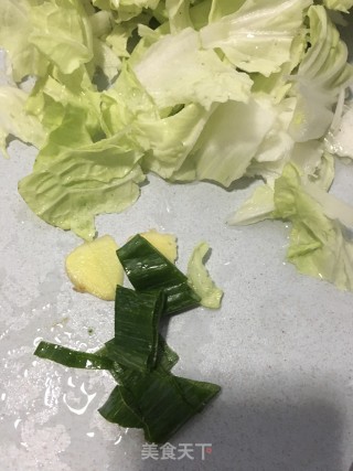“白菜”白菜豆腐粉丝虾煲的做法步骤：5