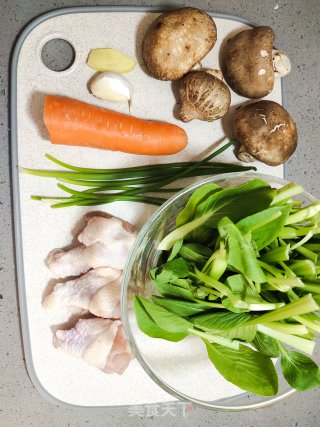 香菇鸡肉粥的做法步骤：1