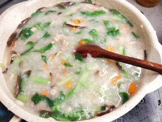 香菇鸡肉粥的做法步骤：8
