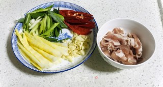 肥牛炒笋的做法步骤：2