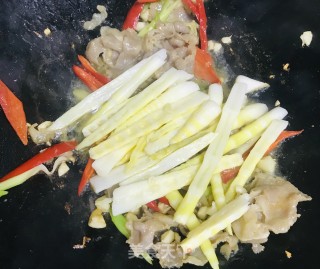 肥牛炒笋的做法步骤：7