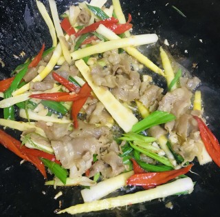 肥牛炒笋的做法步骤：8