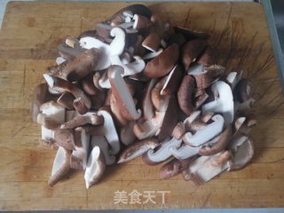 糖醋香菇的做法步骤：1