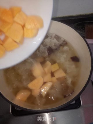 红薯银耳甜汤的做法步骤：4