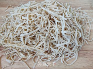 干豆腐炒韭菜的做法步骤：4