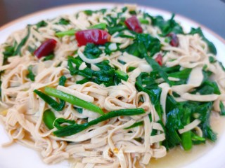 干豆腐炒韭菜的做法步骤：9