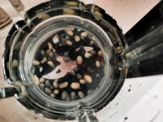 黑豆黄豆浆的做法步骤：2