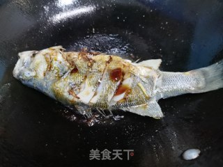 红烧鲈鱼的做法步骤：4