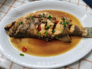 红烧鲈鱼的做法步骤：9