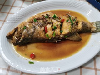 红烧鲈鱼的做法步骤：11