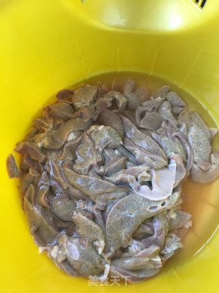 “白菜”白菜炒猪肝的做法步骤：3