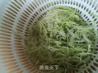 卷心菜炖粉丝的做法步骤：3