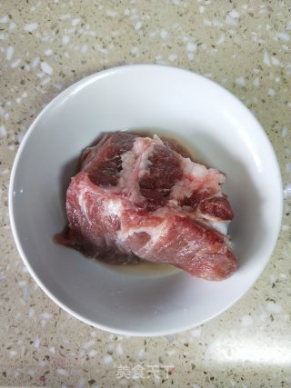 黑蒜虫草花瘦肉汤的做法步骤：2