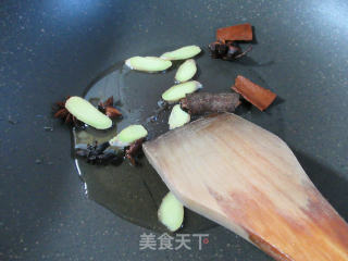 油豆腐烧乌贼的做法步骤：2