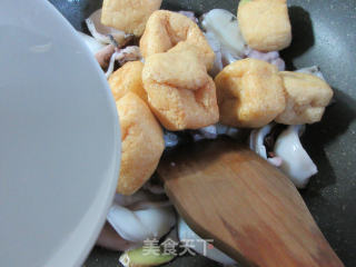 油豆腐烧乌贼的做法步骤：5