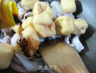 油豆腐烧乌贼的做法步骤：6