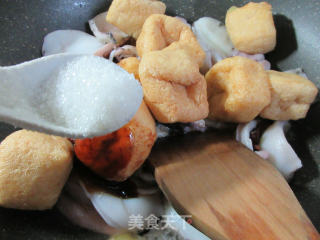 油豆腐烧乌贼的做法步骤：9
