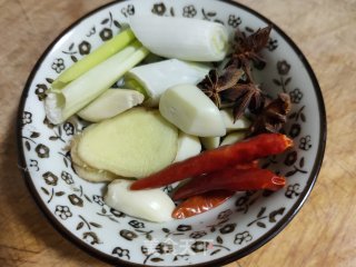 铁锅炖鲫鱼的做法步骤：5