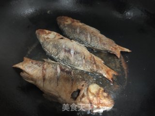 铁锅炖鲫鱼的做法步骤：7
