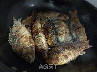 铁锅炖鲫鱼的做法步骤：15