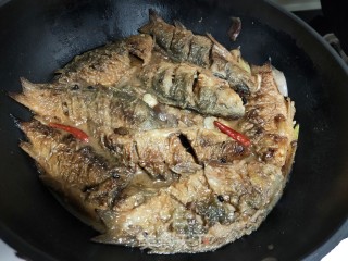 铁锅炖鲫鱼的做法步骤：22