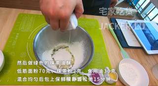 奶黄椰蓉桃花酥，需要“一点”耐心的小甜品，完成后成就感十足。的做法步骤：3