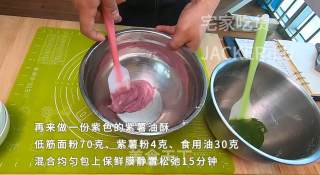 奶黄椰蓉桃花酥，需要“一点”耐心的小甜品，完成后成就感十足。的做法步骤：5