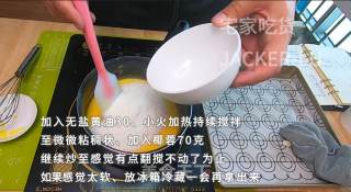 奶黄椰蓉桃花酥，需要“一点”耐心的小甜品，完成后成就感十足。的做法步骤：8