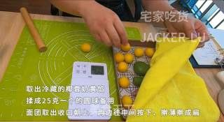 奶黄椰蓉桃花酥，需要“一点”耐心的小甜品，完成后成就感十足。的做法步骤：18