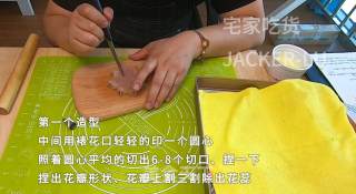 奶黄椰蓉桃花酥，需要“一点”耐心的小甜品，完成后成就感十足。的做法步骤：22