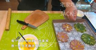 奶黄椰蓉桃花酥，需要“一点”耐心的小甜品，完成后成就感十足。的做法步骤：25