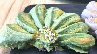 奶黄椰蓉桃花酥，需要“一点”耐心的小甜品，完成后成就感十足。的做法步骤：28