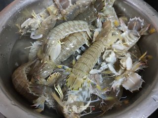 白灼皮皮虾的做法步骤：1