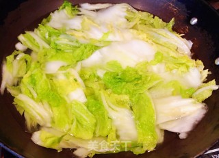 西红柿白菜炒五花肉的做法步骤：3
