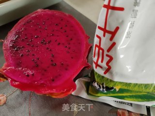 火龙果麻薯软欧包的做法步骤：1