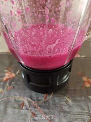 火龙果麻薯软欧包的做法步骤：2