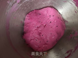 火龙果麻薯软欧包的做法步骤：8