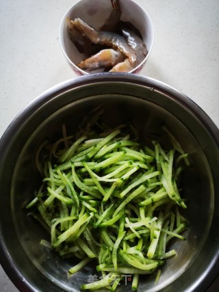 萝卜丝虾汤的做法步骤：1