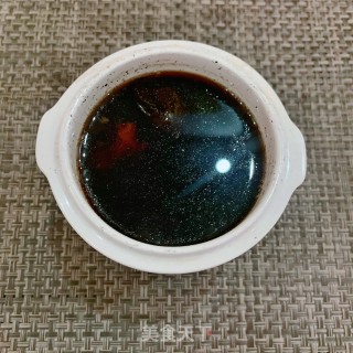 生熟地黑豆炖排骨汤的做法步骤：8