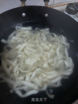泡椒刀削面的做法步骤：1