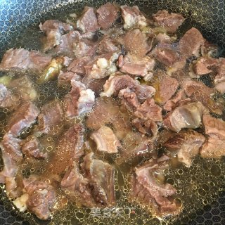 板栗烧牛腩的做法步骤：4