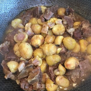板栗烧牛腩的做法步骤：6