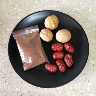 灵芝孢子粉核桃仁汤的做法步骤：2
