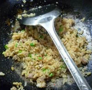 酱油瘦肉炒饭的做法步骤：8