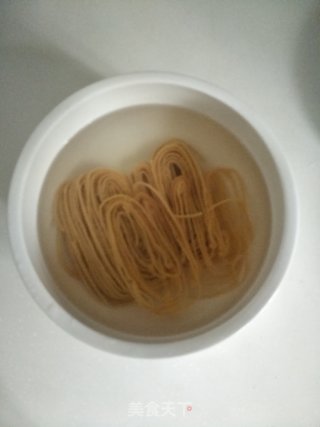 凉拌银丝的做法步骤：2