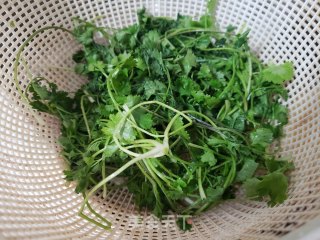 香菜咸食的做法步骤：1