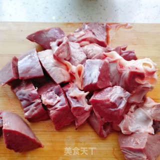 莲子红枣炖猪心的做法步骤：2